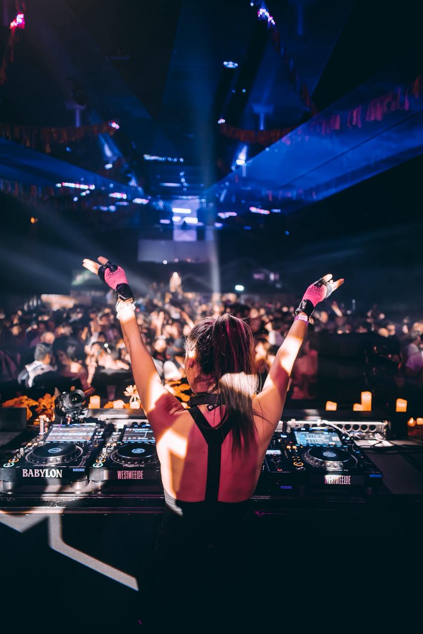 Mai Lawson: Un Cierre de Año Imparable